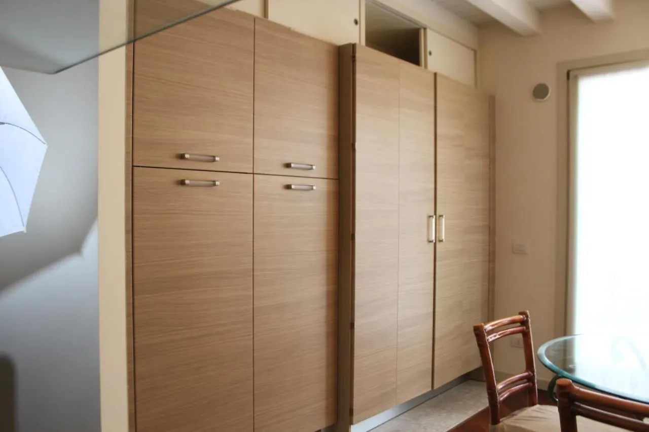 Apartament La Gardenia Desenzano-By Goccia Di Lago Desenzano del Garda 0*,  Włochy
